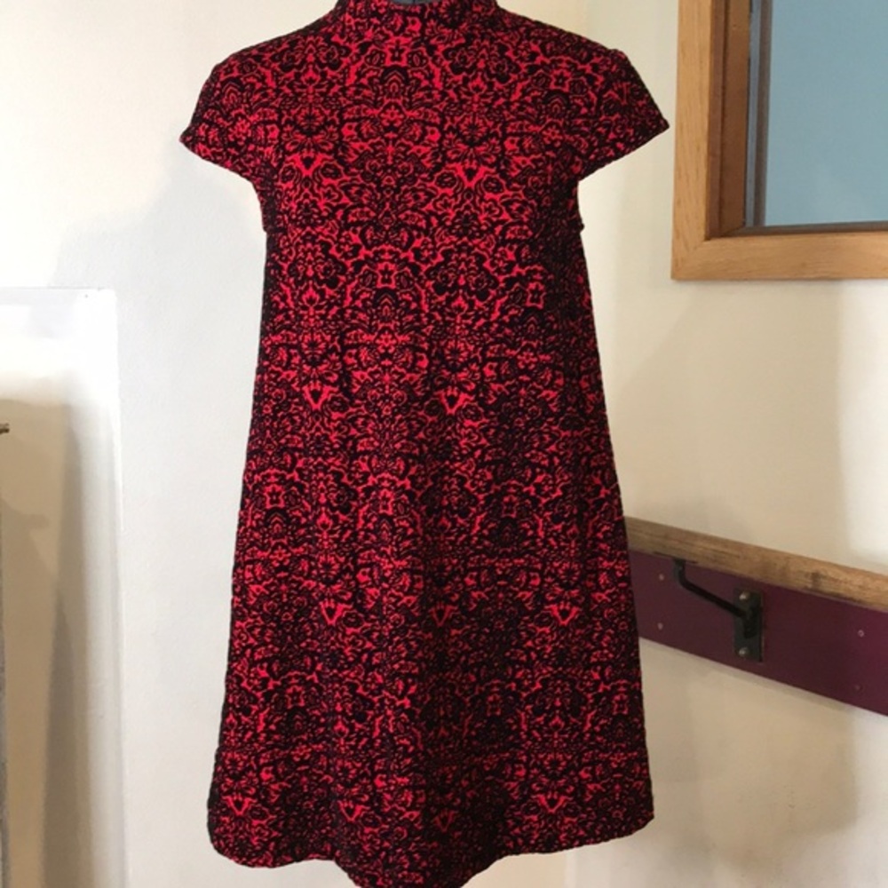 Chelsea & Theodore dress Sz Sm